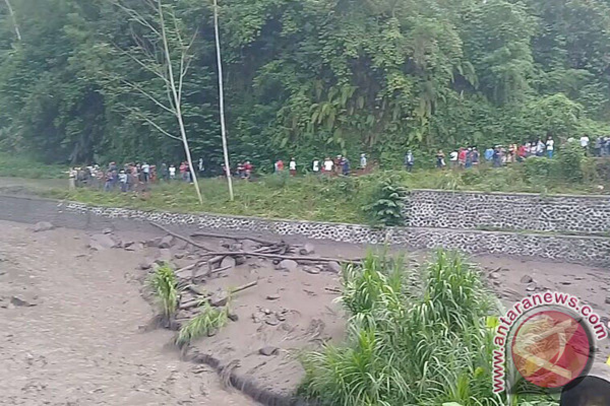 Lahar Hujan Banjiri Sungai Yeh Sah Rendang-Karangasem (Video)