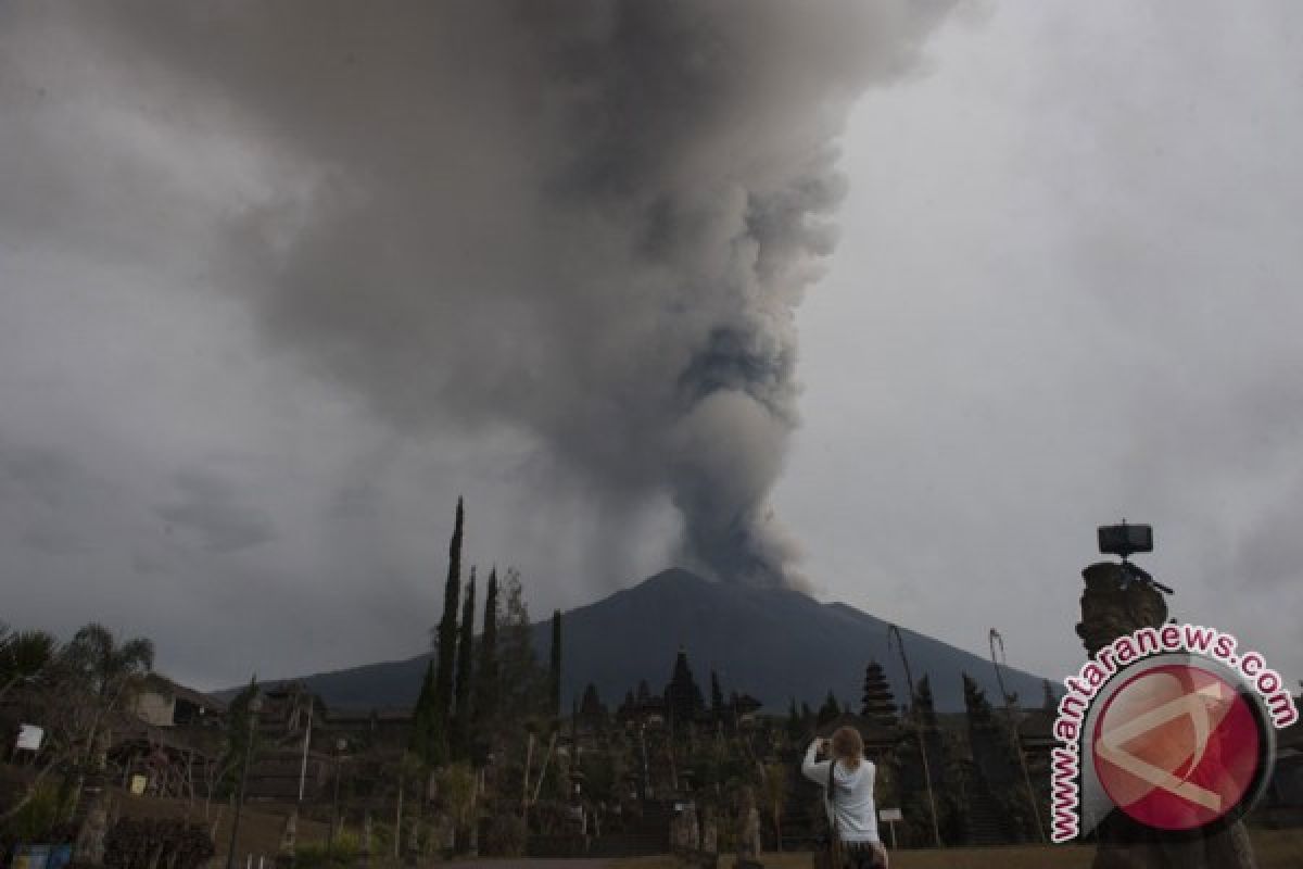 Bali airport closure extended