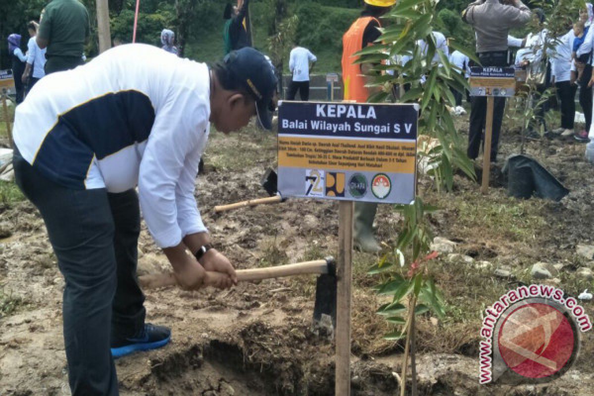 Kementerian PUPR Tanam 2.000 Batang Pohon untuk Mitigasi di Sumbar