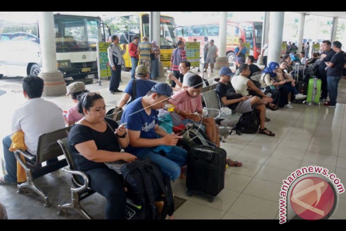 Penumpang Bus Melonjak Setelah Penutupan Bandara Ngurah Rai (Video)