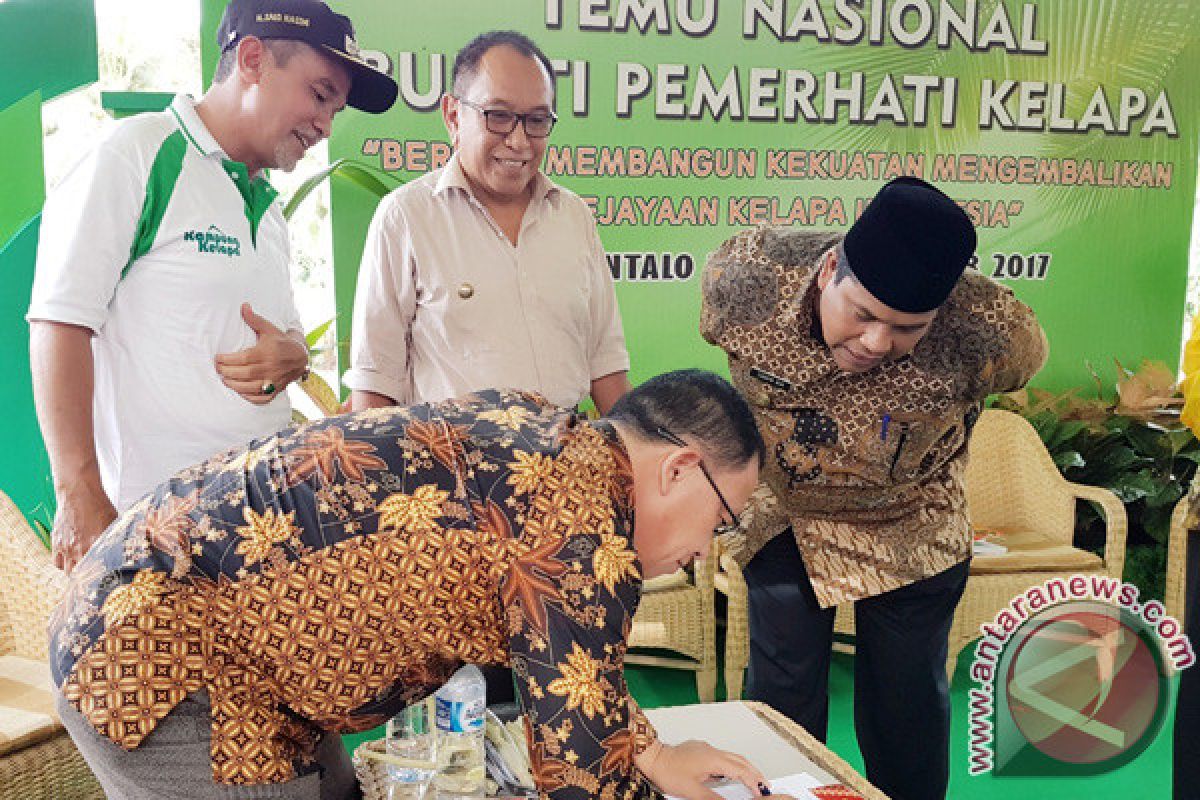 Awe Bersama  97 Bupati Deklarasikan Kabupaten Penghasil Kelapa