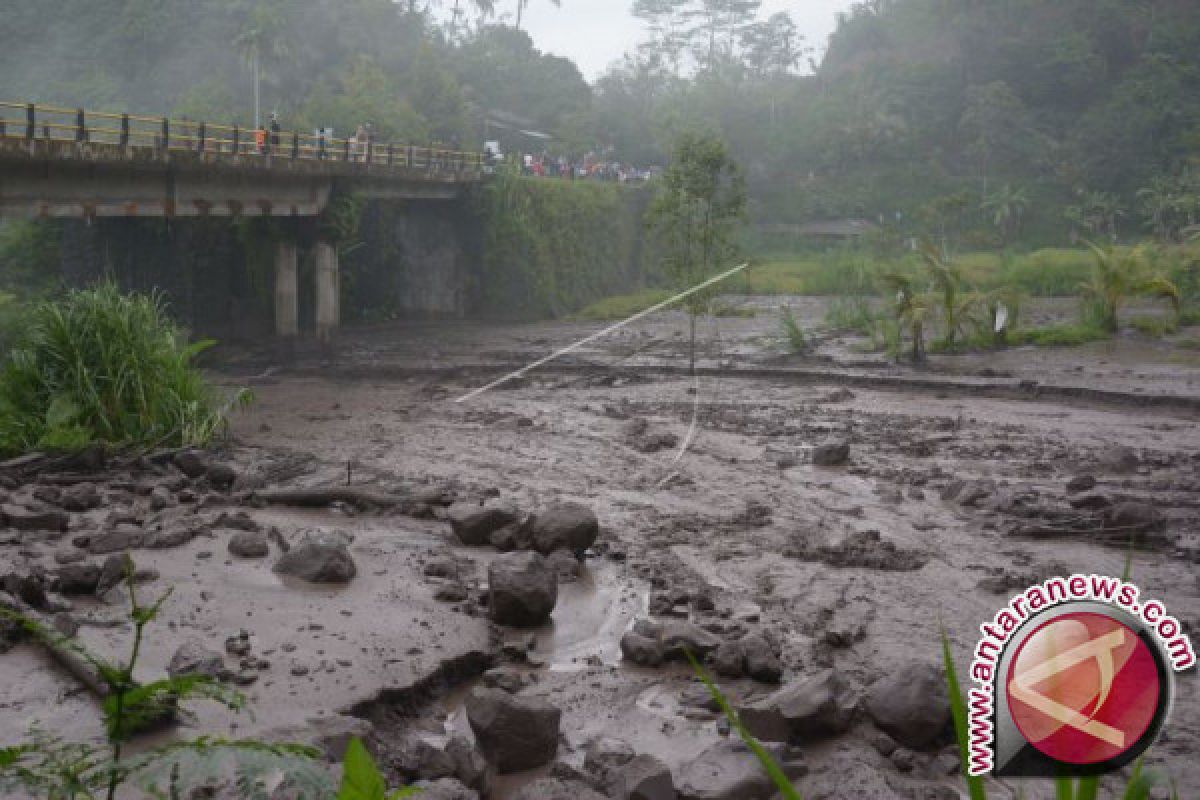 Tim PVMBG Kirim Sampel Lahar Hujan ke Yogyakarta