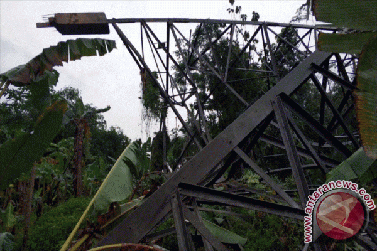 Waduh, Tower SUTT PLN Di Cijarian Sukabumi Roboh