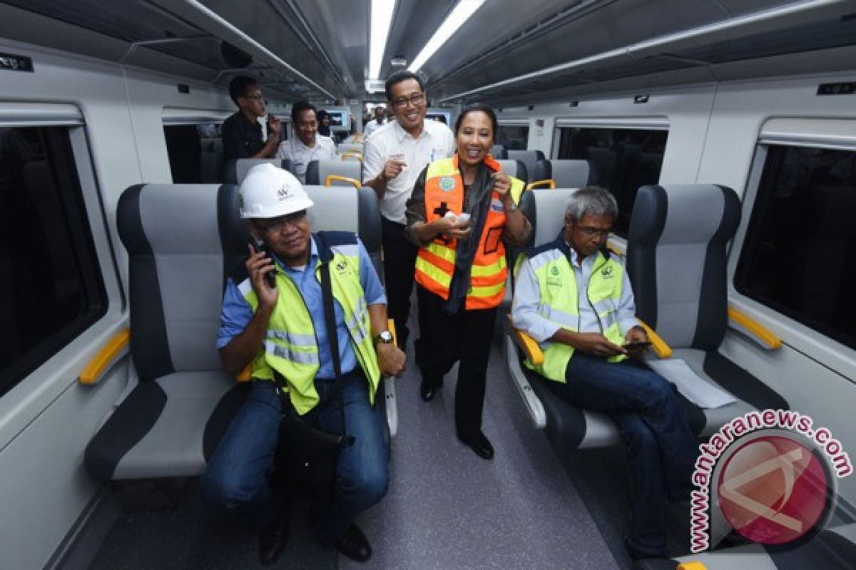 Menteri BUMN jajal kereta bandara sebelum diresmikan