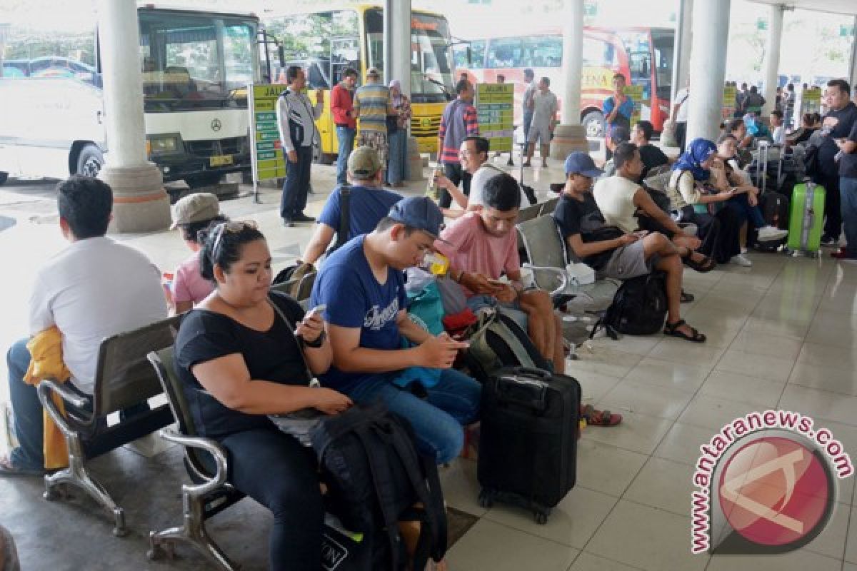 Bis antar kota masih disiagakan di Terminal Bis Ubung