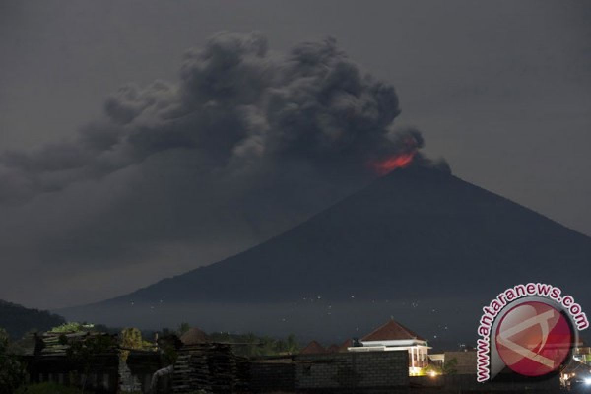 Magma Gunung Agung terus bertambah