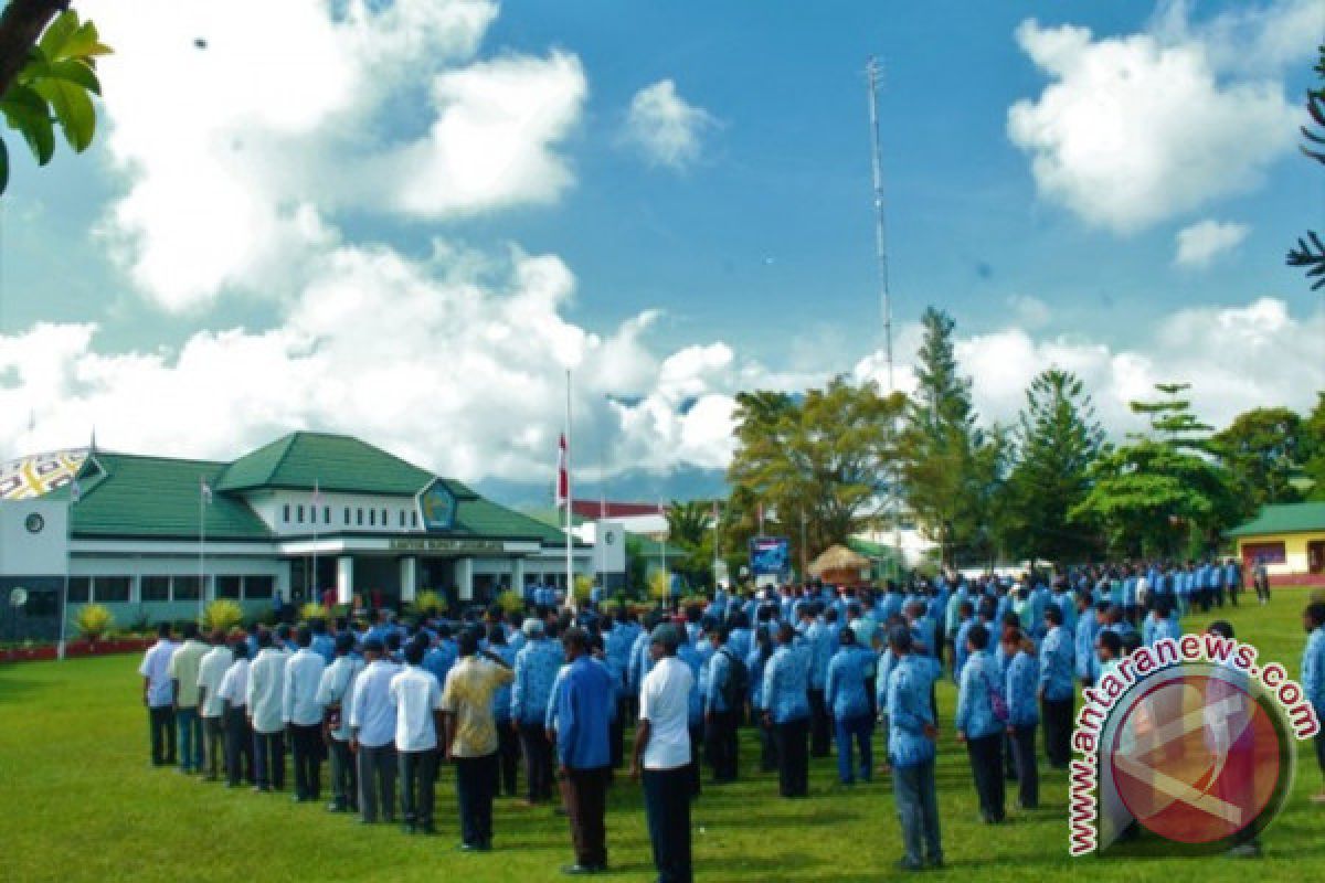 Presiden beri penghargaan kepada 74 ASN teladan di Jayawijaya