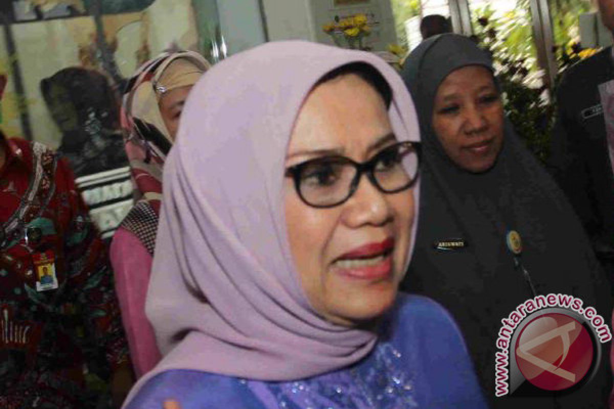 Weaving Industry Center To Increase Regional Economy: Mufidah