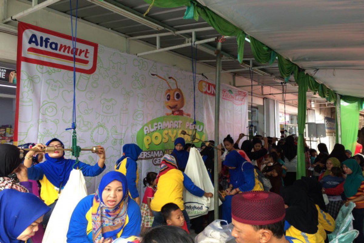 Alfamart Bagikan Makanan Sehat Bagi 1.500 Balita