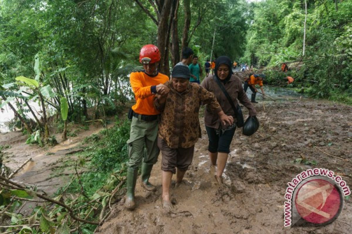 Yogyakarta waspada risiko tanah longsor selama musim hujan