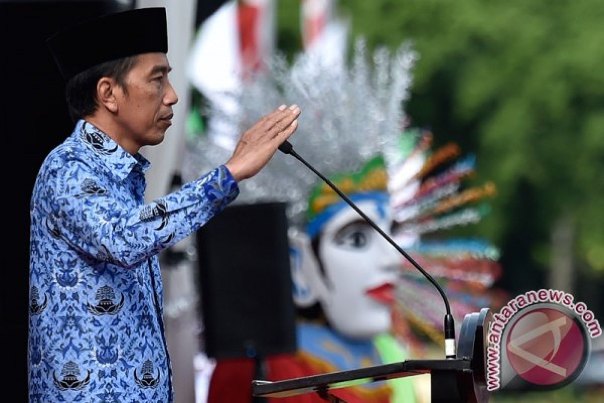 President Jokowi leads ceremony to celebrate civil servants` association anniversary