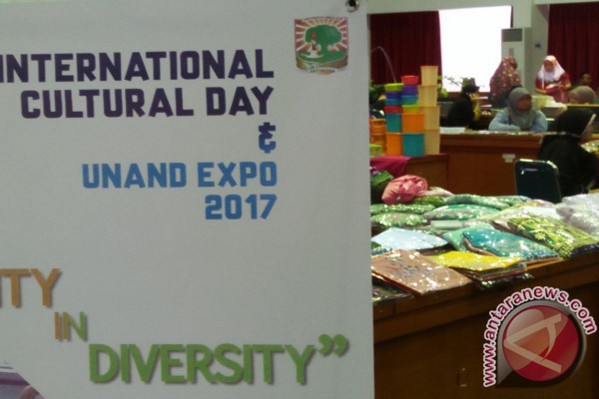 Unand Gelar International Cultural Day Libatkan Puluhan Mahasiswa Asing