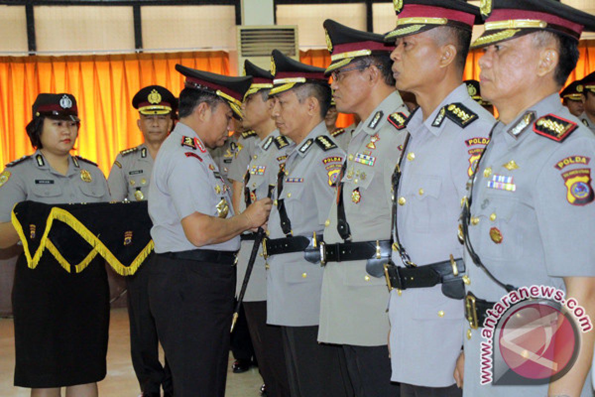 Kapolda Sulut serah terima empat pejabat utama 