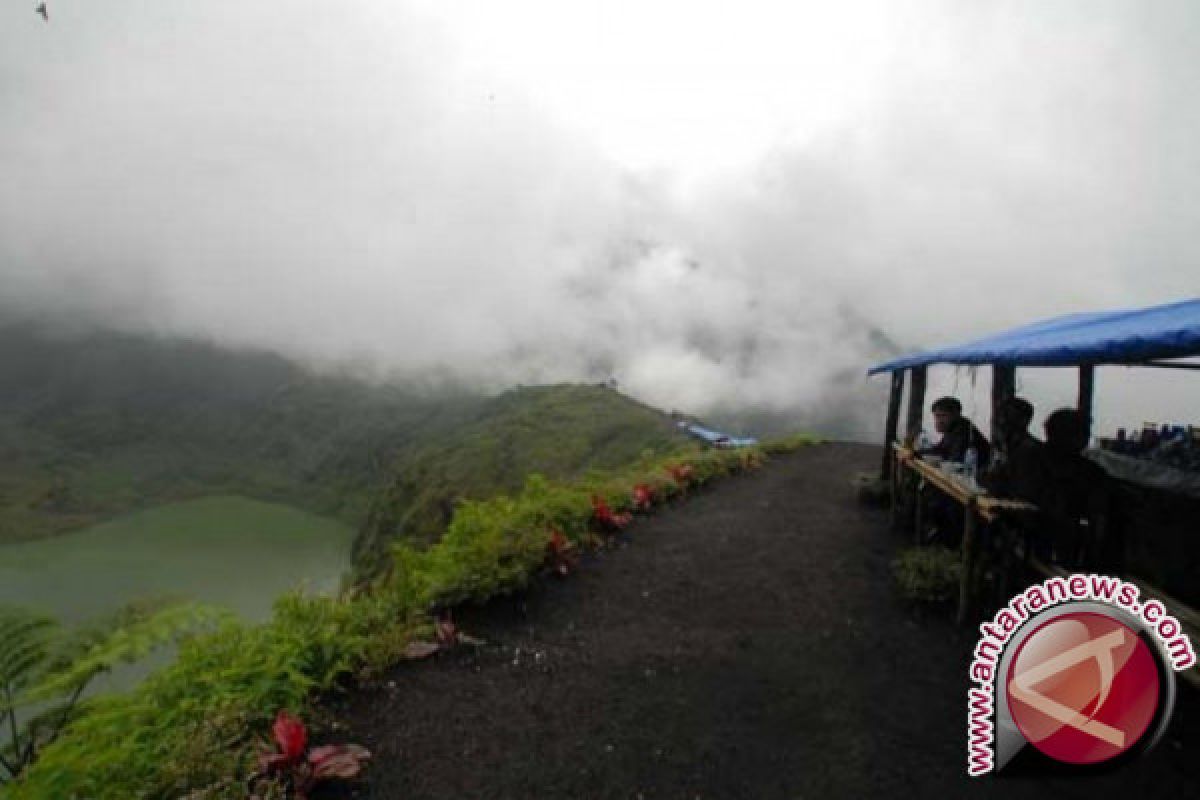 Gunung Papandayan ramai pengunjung