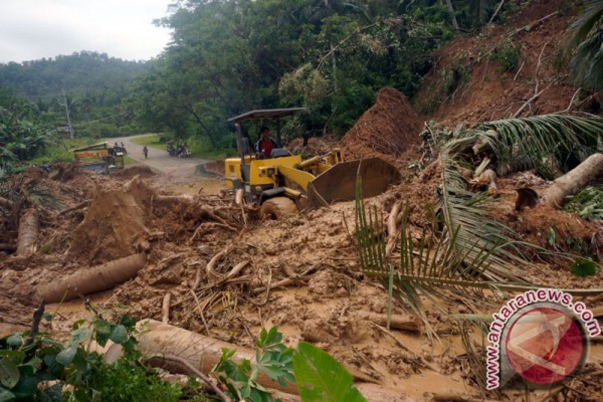 TIga korban longsor Pacitan sudah ditemukan