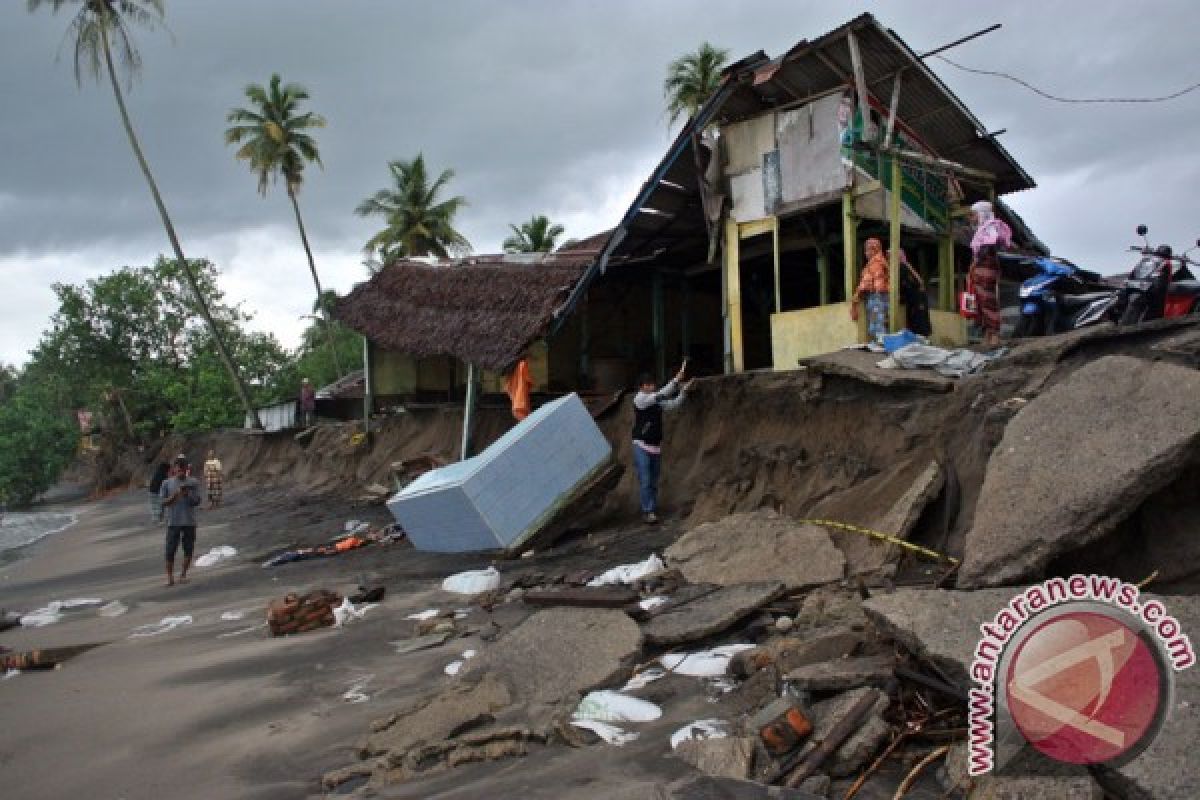 Abrasi ancam permukiman warga di Pulau Moti, Ternate