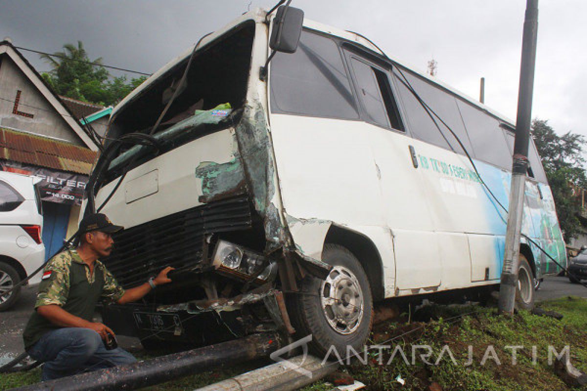 Bus Vs Truk, 16 Tewas dan 30 Cedera