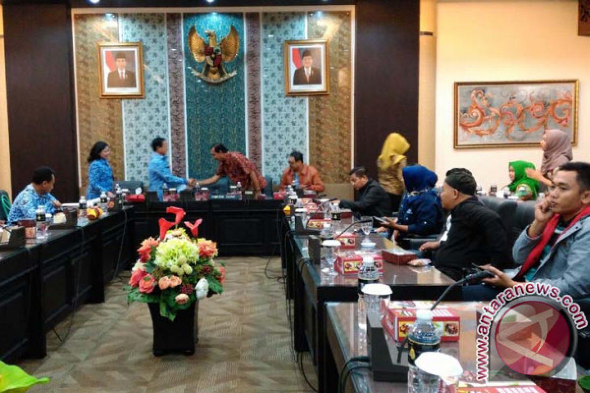 Penyebaran Informasi Humas DPRD Sulsel Kunjungi Surabaya 