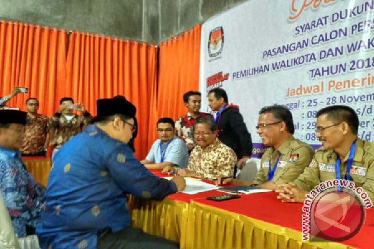 Dua Calon Perseorangan Mendaftar Pilkada Padang, Satu Pasang Merupakan Suami Isteri