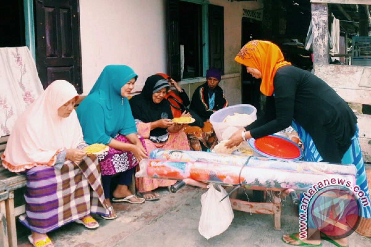 Pelaku Usaha Kerupuk Kamang Kewalahan Peroleh Singkong