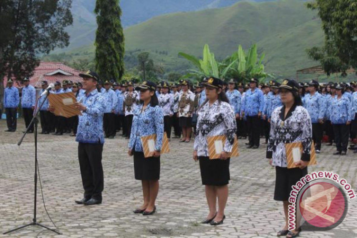 Piagam Penghargaan Untuk Guru di Samosir