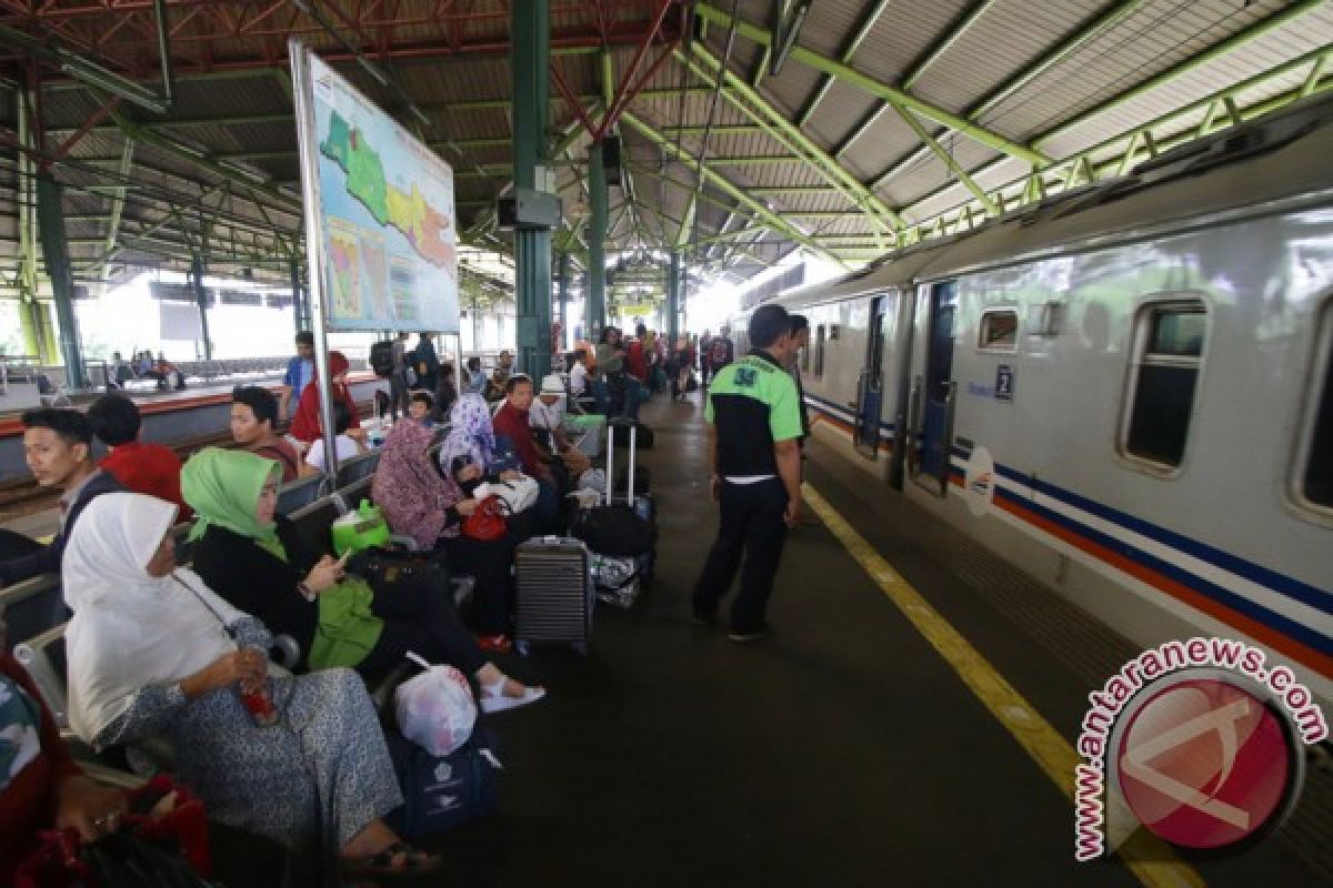 Tiket kereta api di Purwokerto ludes jelang Imlek