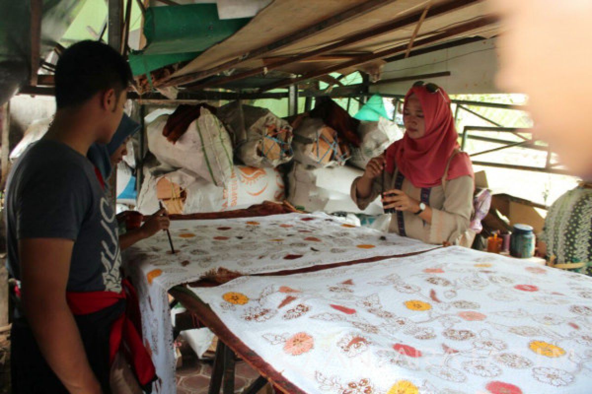 Peserta Kirab Pemuda Kunjungi Wisata Kampung Batik Sidoarjo