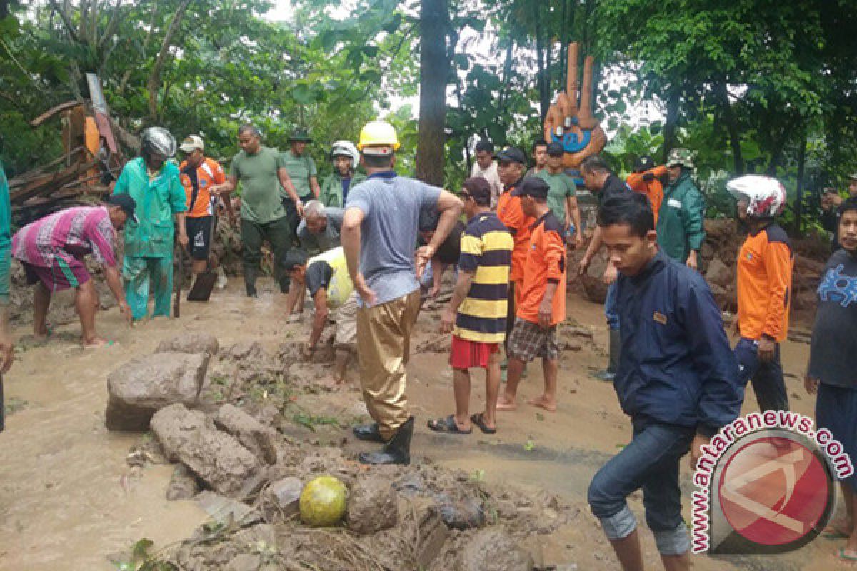 Korban tanah longsor Kulon Progo ditemukan