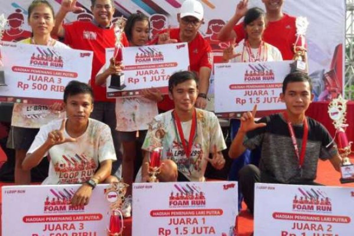 2.400 Pelari Meriahkan Gelaran Foam Run Telkomsel Pekanbaru