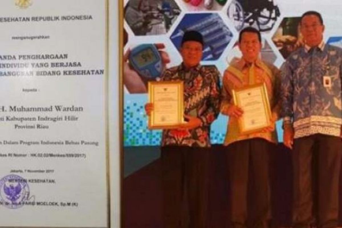 Berjasa Bagi Pembangunan Kesehatan, Kemenkes Berikan Penghargaan Kepada Bupati Inhil