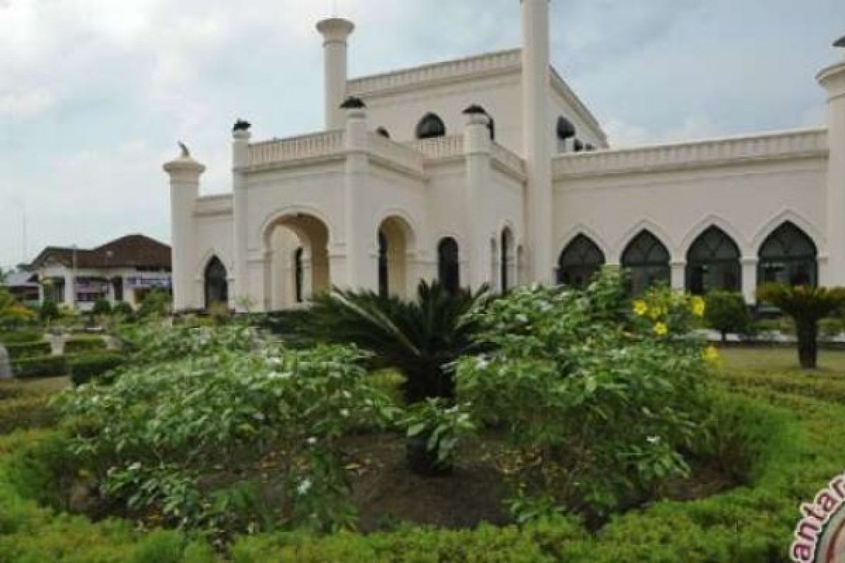 Mahkamah Agung Putuskan Pengelolaan Istana Peraduan Sultan Siak Kepada Pemkab