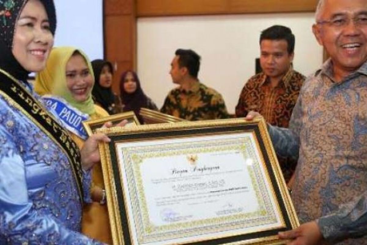 Pemkab Inhil Terima Penghargaan Pemprov Riau Atas Komitmen Dalam PAUD