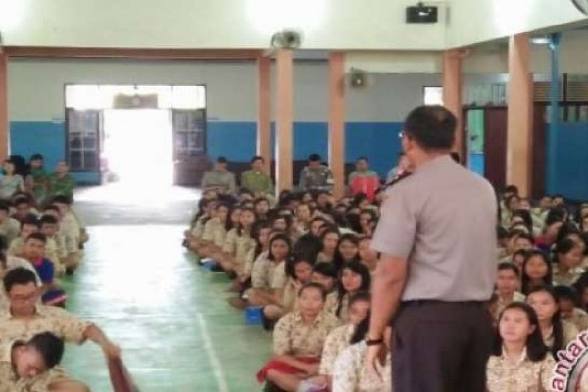 Polres Siak-BNNK Sasar Pelajar SMP Dalam Sosialisasi Bahaya Narkoba