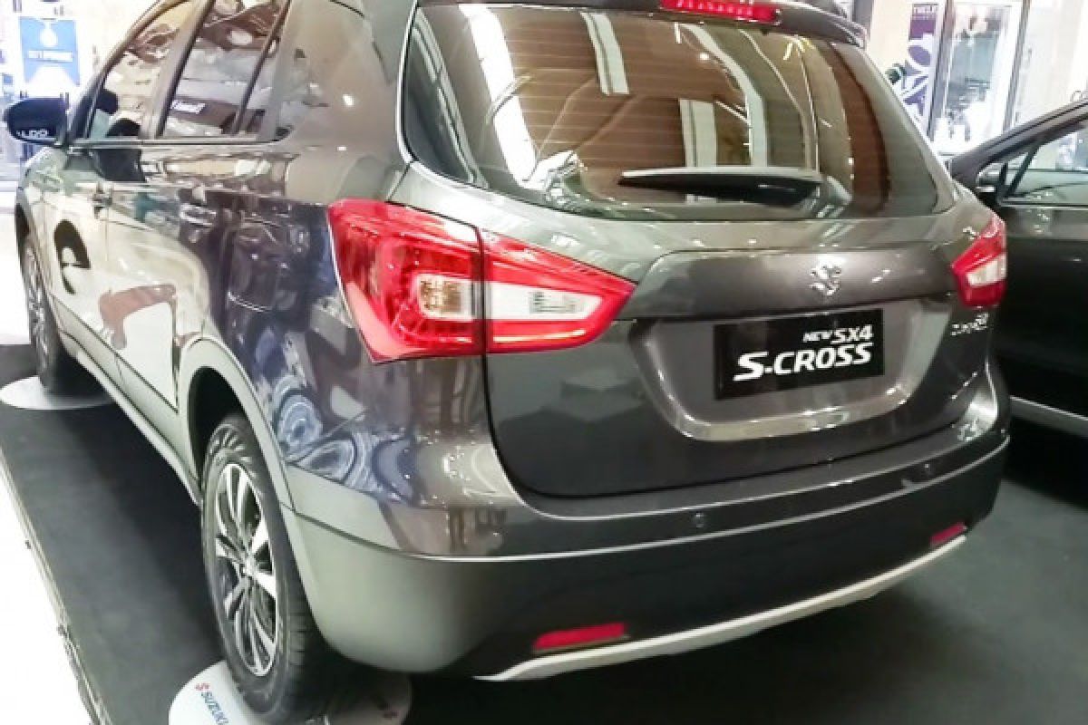 Suzuki SX4 S-Cross punya wajah baru