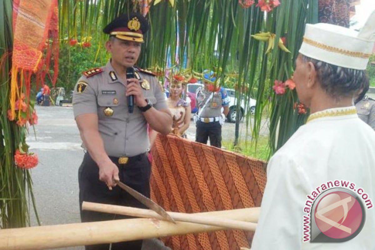 Kapolres Gumas Baru Disambut Dengan Ritual Dayak Ngaju