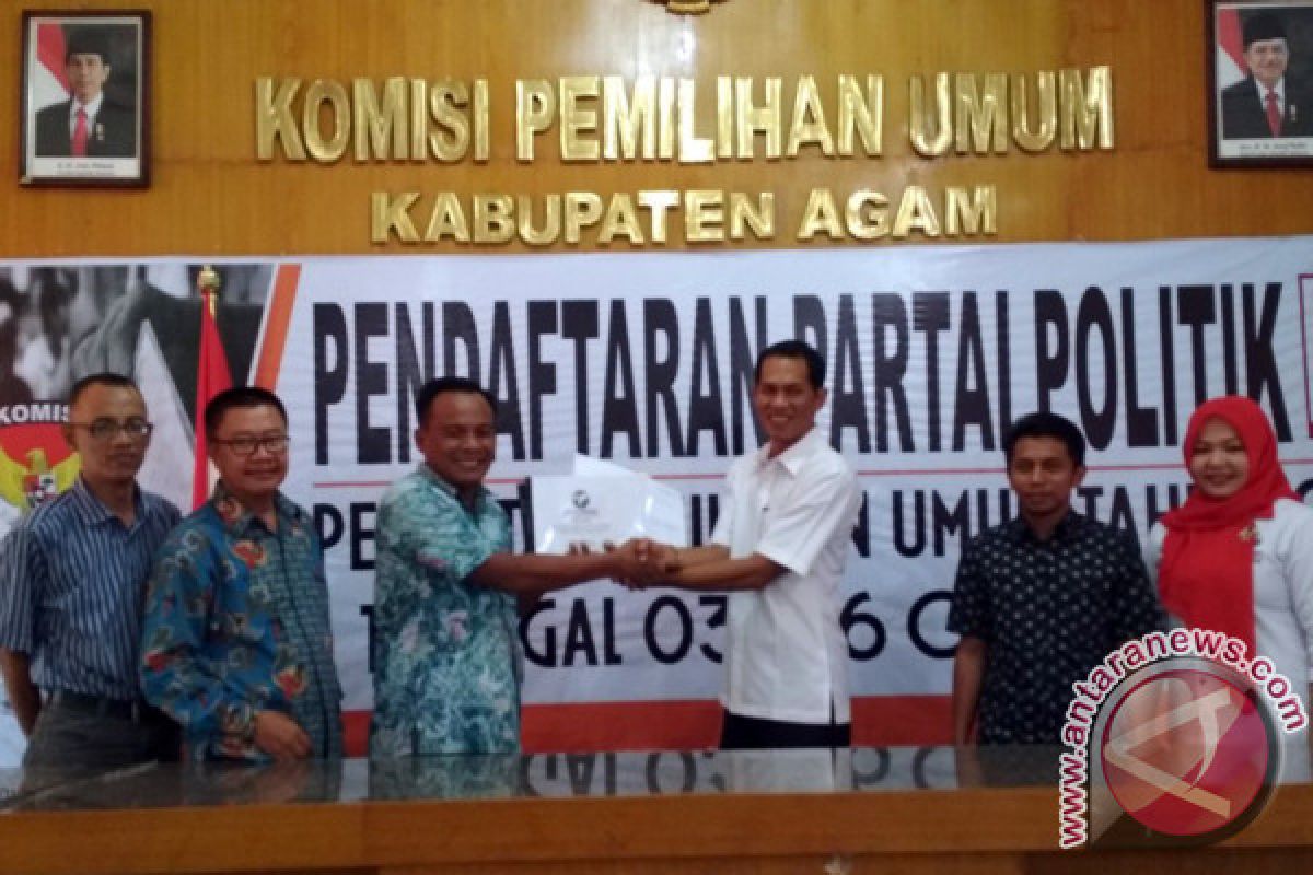 Tujuh Parpol di Agam Menyerahkan Berkas Perbaikan