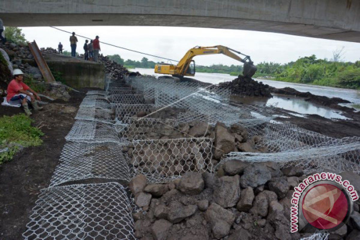 Pemkab Klungkung Tutup Saluran Irigasi Cegah Banjir Lahar