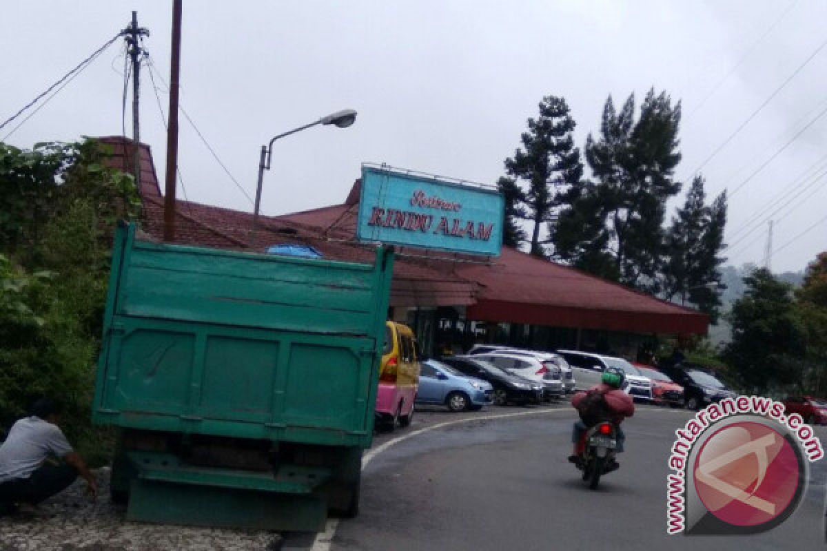 Pengusaha di jalur Puncak rugi miliaran