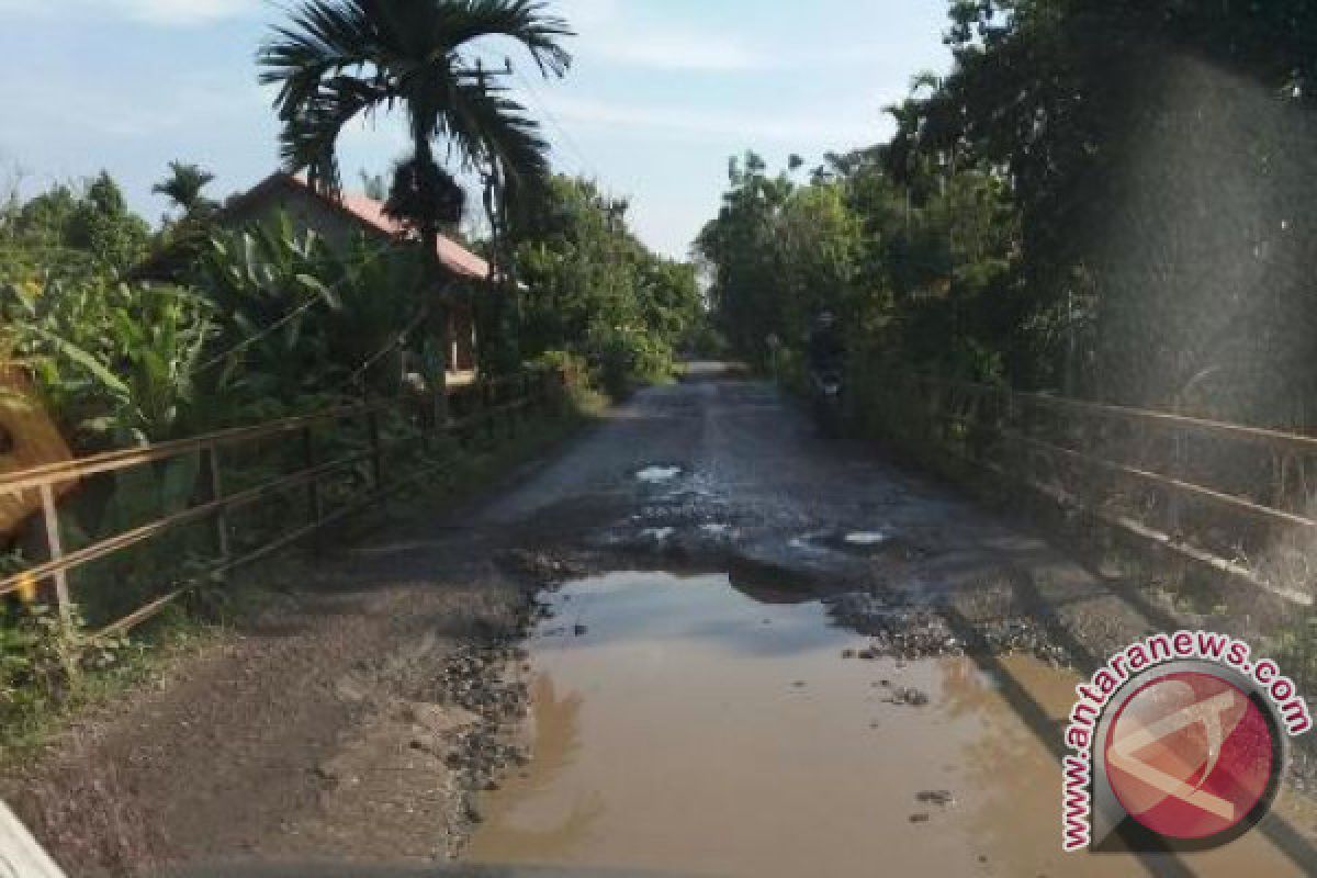 Masyarakat Padang minta perbaikan jalan rawan kecelakaan