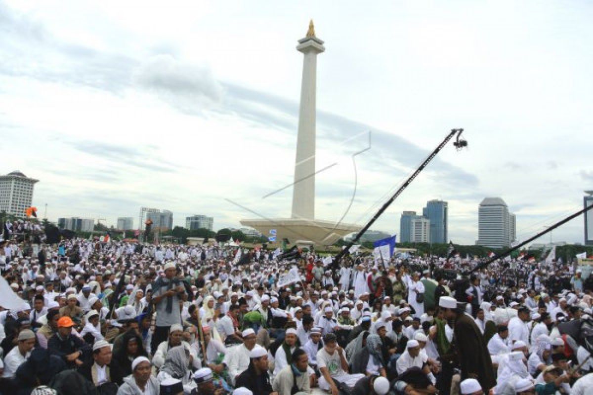 Reuni 212, Jalan Medan Merdeka Selatan tak bisa dilalui