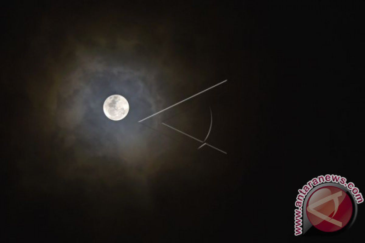 Bulan purnama "Supermoon" bisa dilihat mata telanjang      