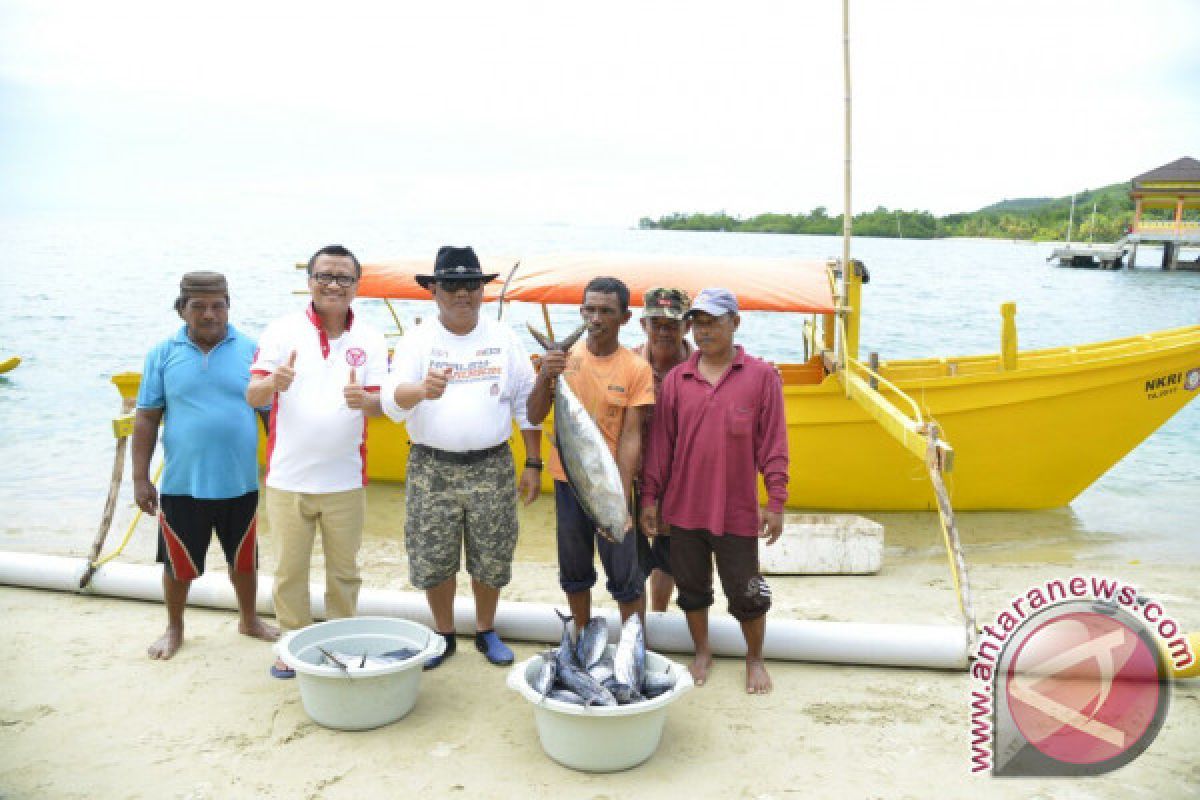 Bantuan Perahu Fiber Tingkatkan Tangkapan Nelayan Boalemo