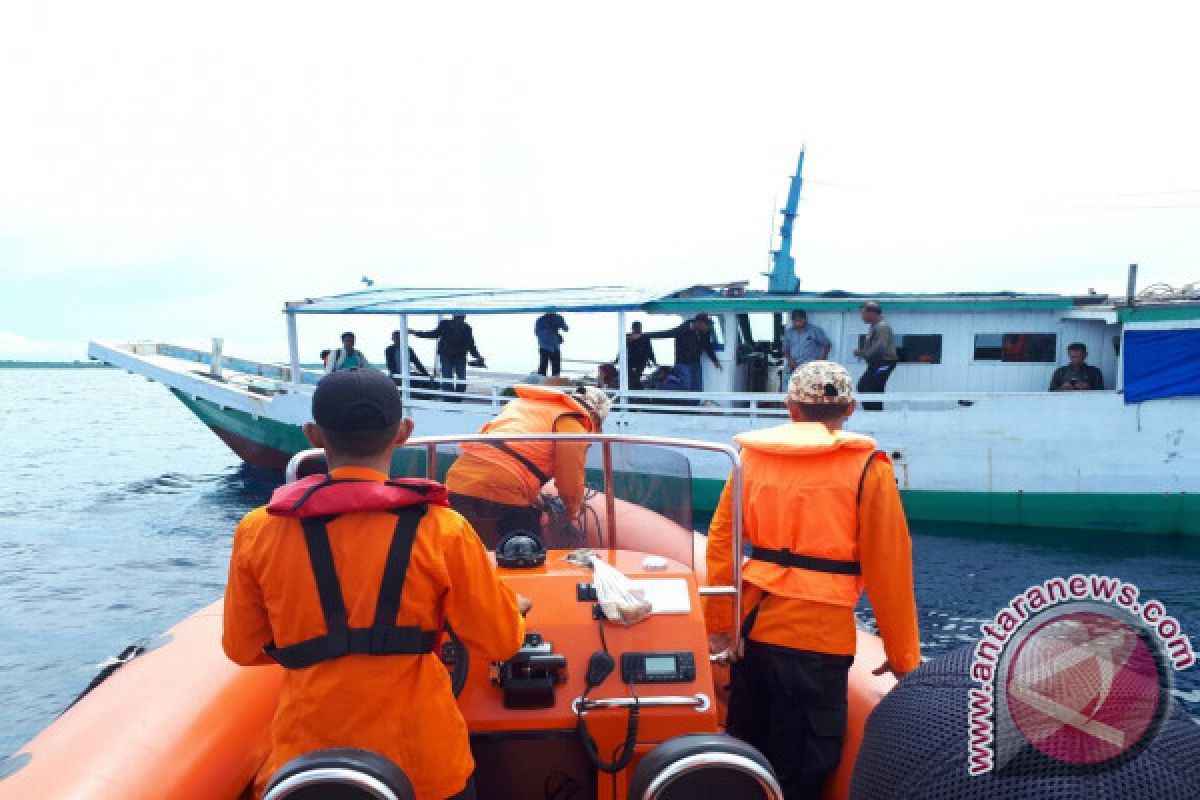 Tim SAR cari 13 penumpang kapal mati mesin