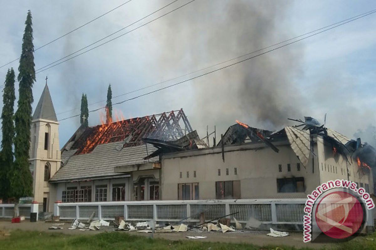 Diduga Korsleting Listrik Gereja GPIG Bethel Terbakar