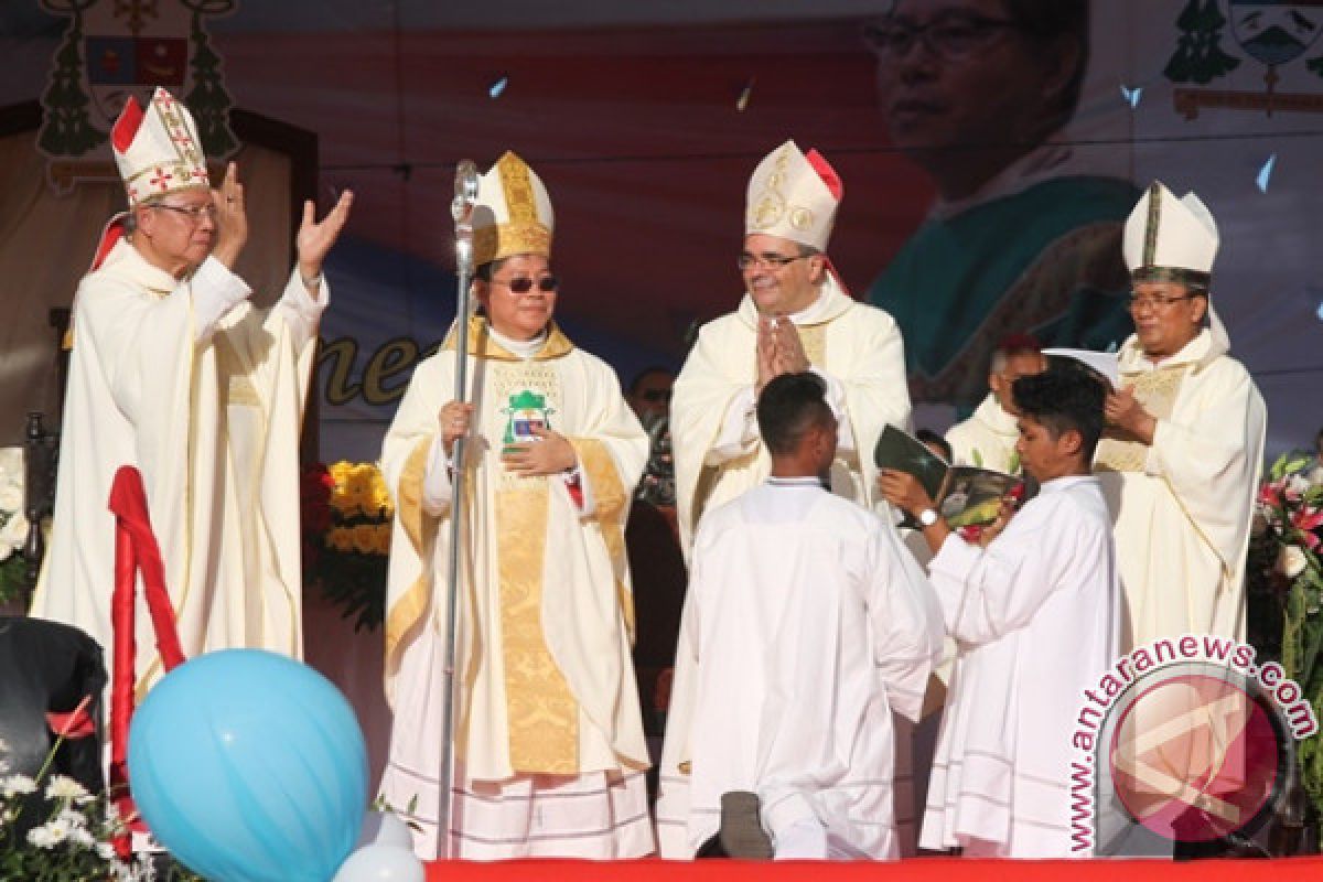 Surat Adven Keuskupan Manado 2017  "Hidup Yang Bercahaya"