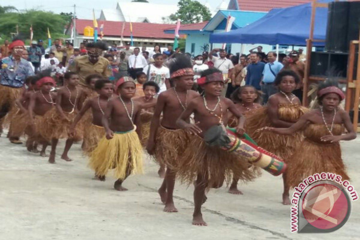 Festival budaya angkat potensi  pariwisata Teluk Wondama