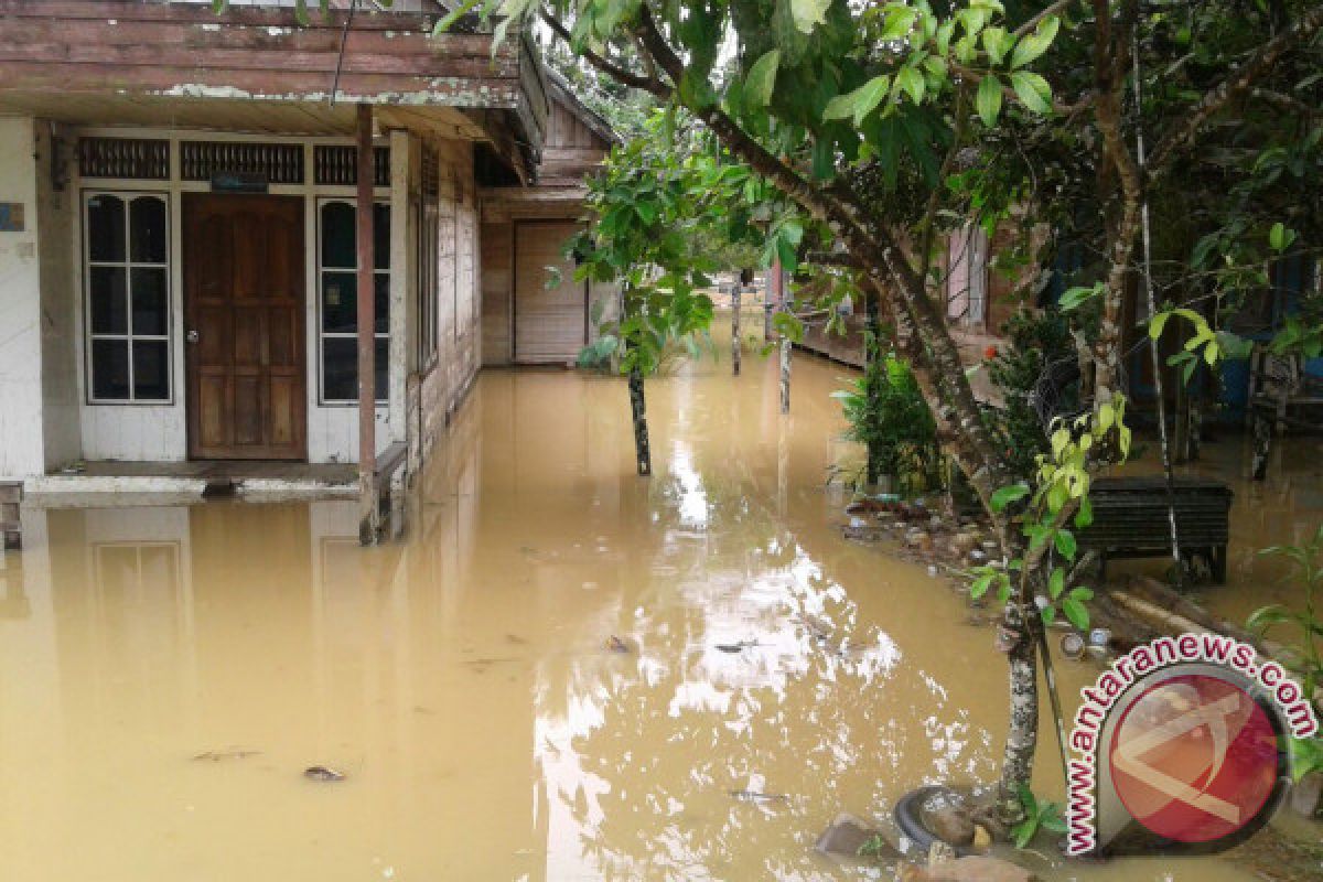 Sungai Batu Benawa Meluap