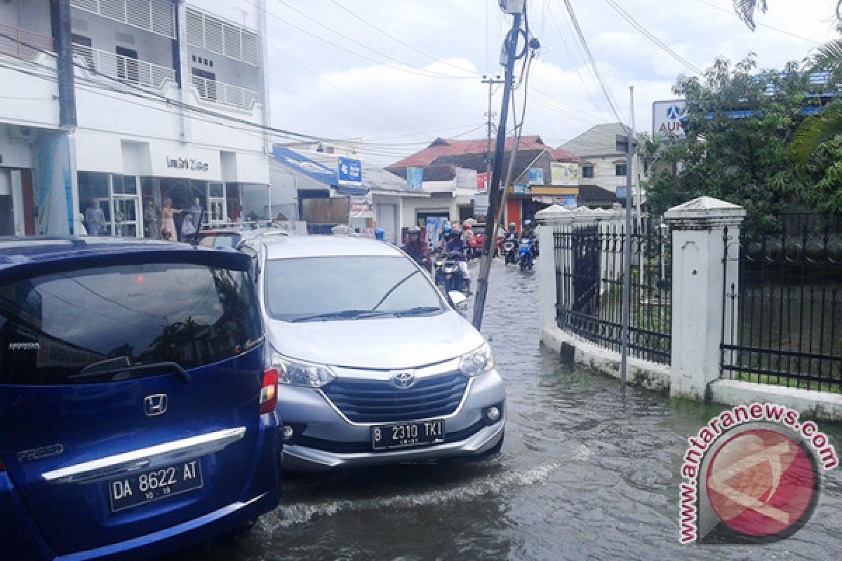 A number of residential areas in Banjarmasin inundated