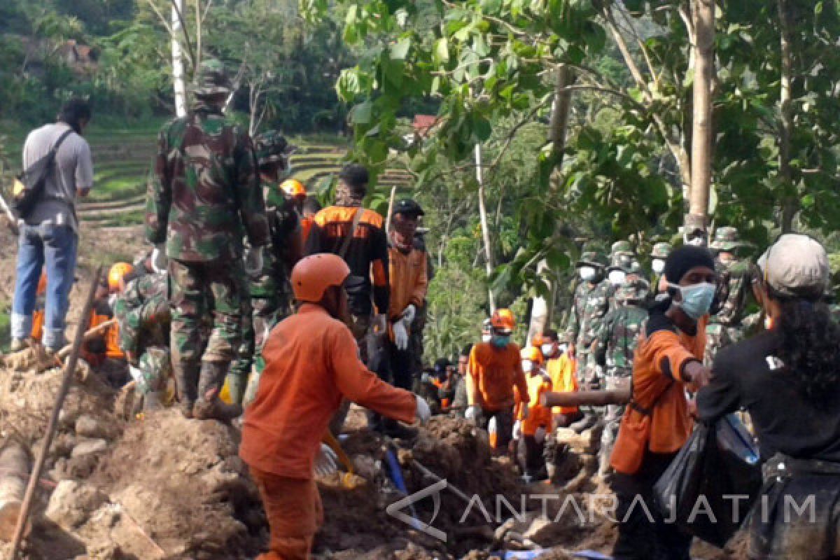 Basarnas Evakuasi Korban Terakhir Banjir-Longsor Pacitan