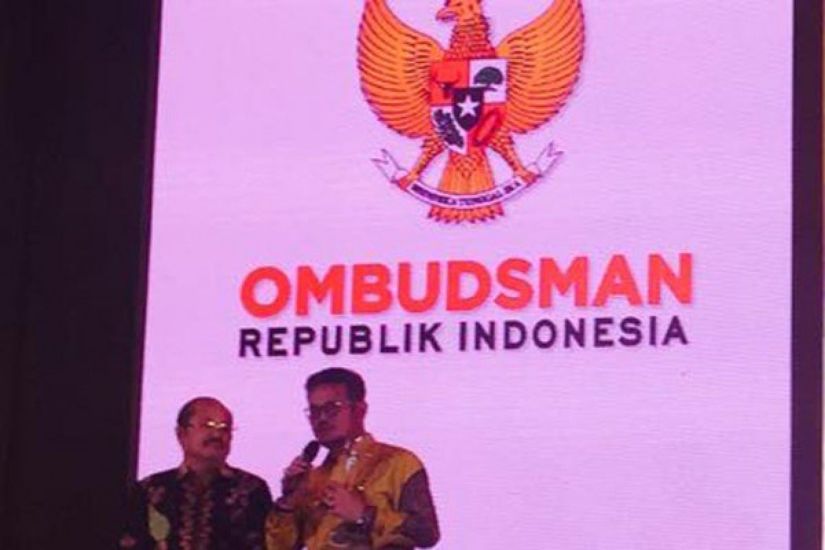 Gubernur Sulsel Terima Penghargaan Kepatuhan Dari Ombudsman 